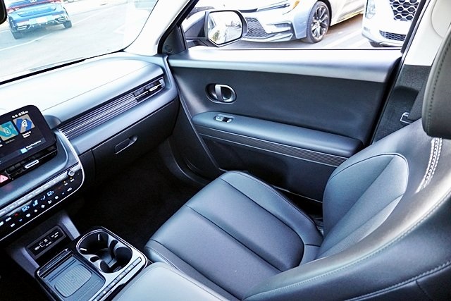Used 2025 Black Hyundai SEL image 22