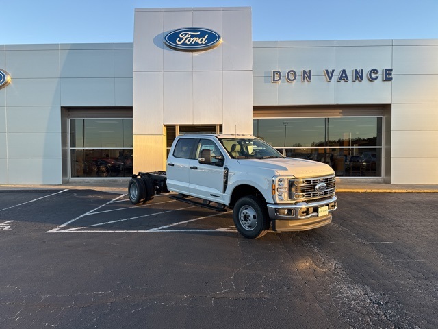 2026 Ford F-350 Super Duty Chassis Cab XL's photo