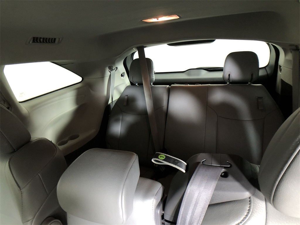 2024 Toyota Sienna XLE photo 24