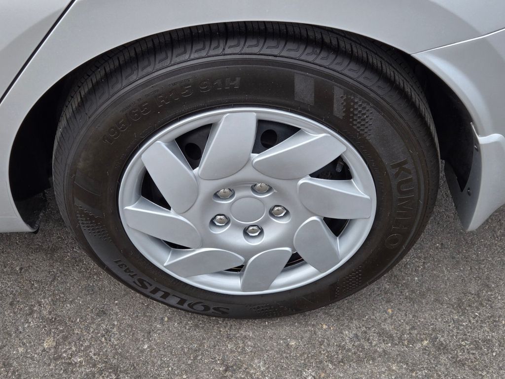 2024 Nissan Versa 1.6 S photo 9