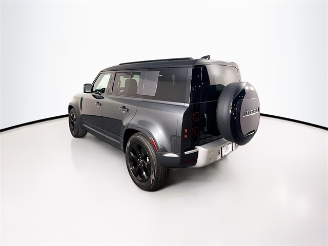 2025 Land Rover Defender S's photo