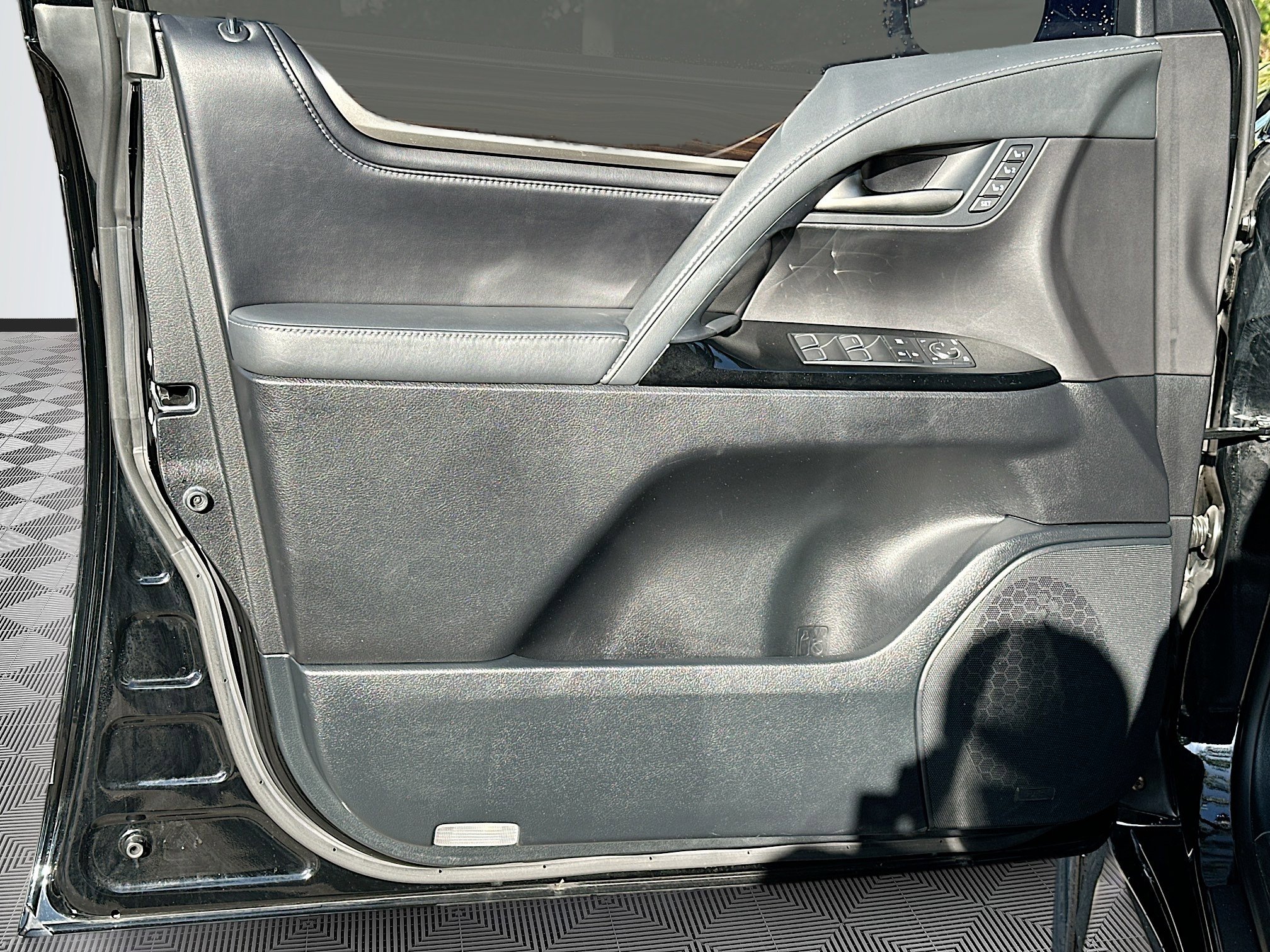 2020 Lexus LX 570 photo 22