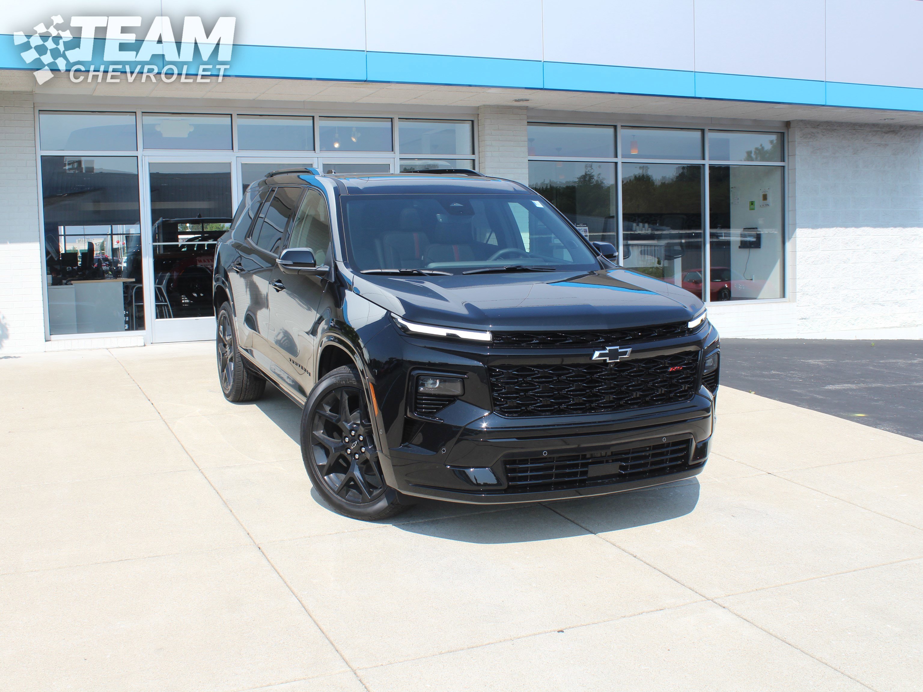 2026 Chevrolet Traverse RS photo 2