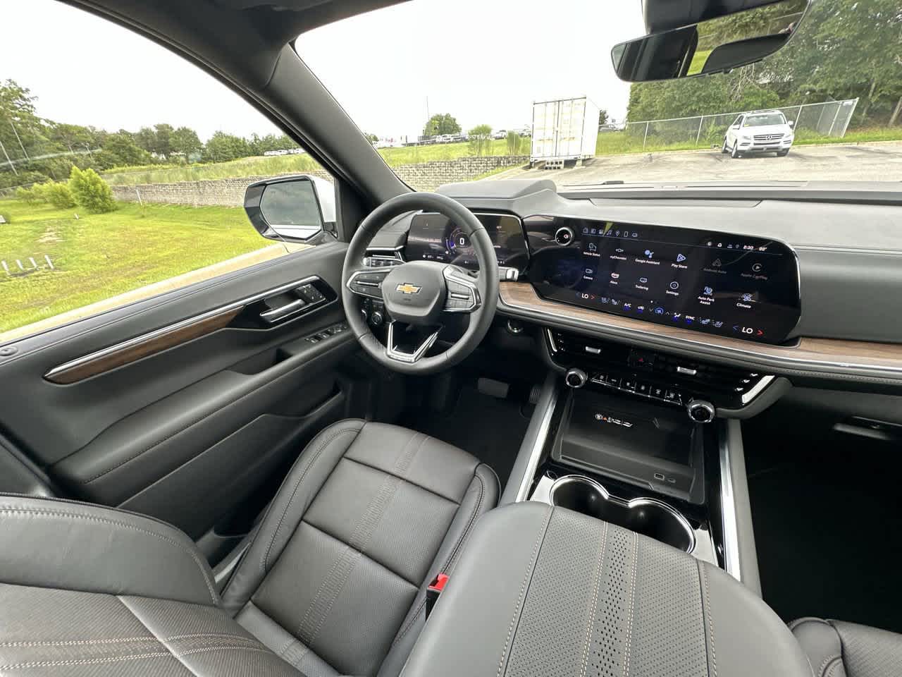 2025 Chevrolet Suburban High Country photo 6