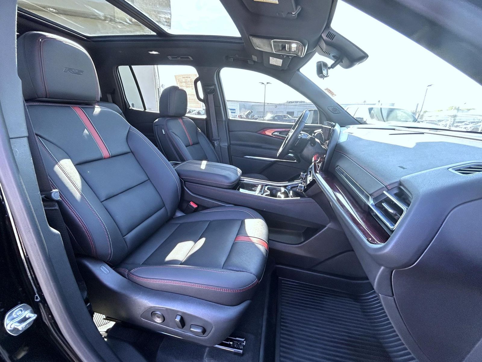 2025 Chevrolet Traverse RS photo 14