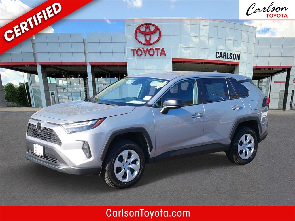 2024 Toyota RAV4 LE's photo