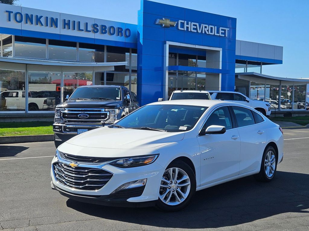 2023 Chevrolet Malibu 1LT photo 2