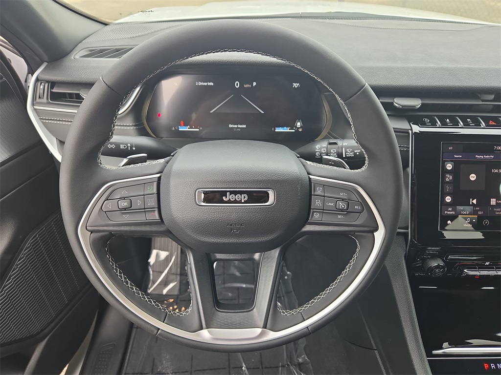 2025 Jeep Grand Cherokee Laredo photo 5