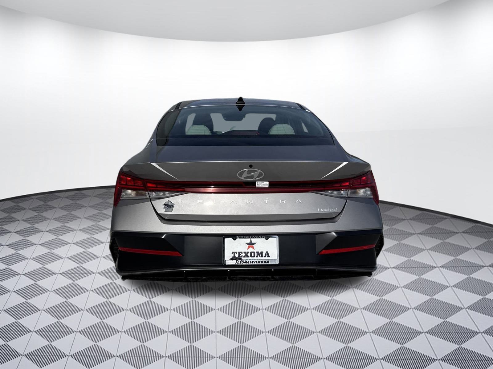 2025 Hyundai Elantra Limited photo 4