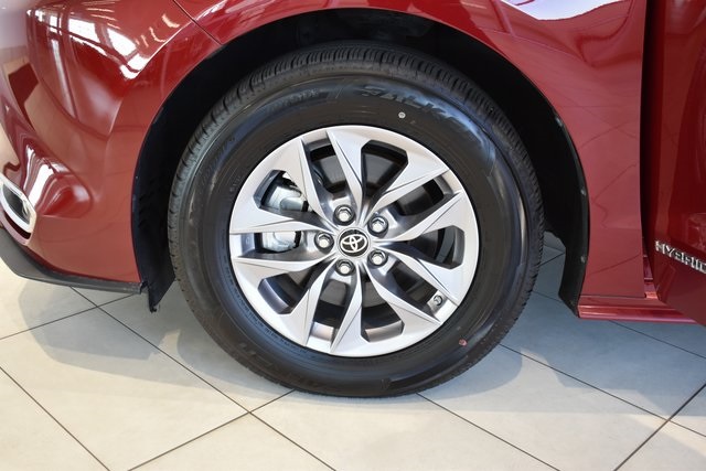 2021 Toyota Sienna XLE photo 23