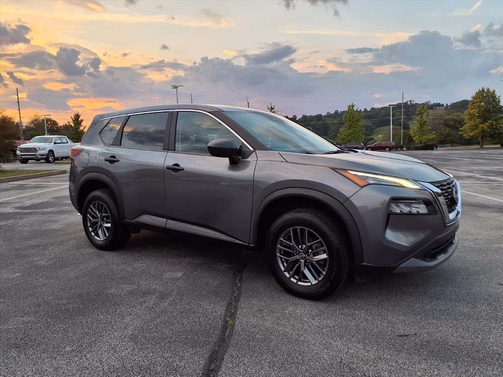 2023 Nissan Rogue S photo 17