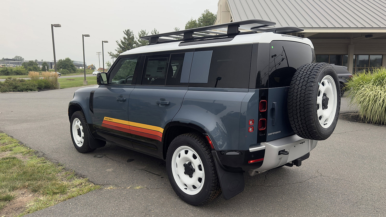 2025 Land Rover Defender 110 S photo 3