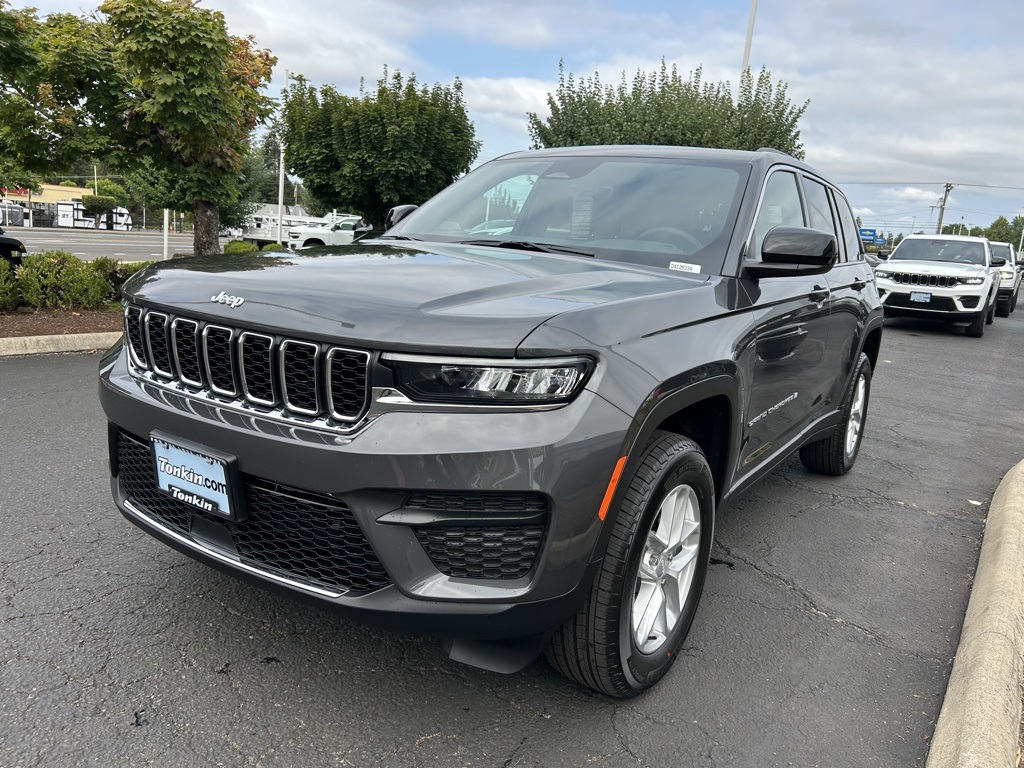 2025 Jeep Grand Cherokee Laredo X photo 4