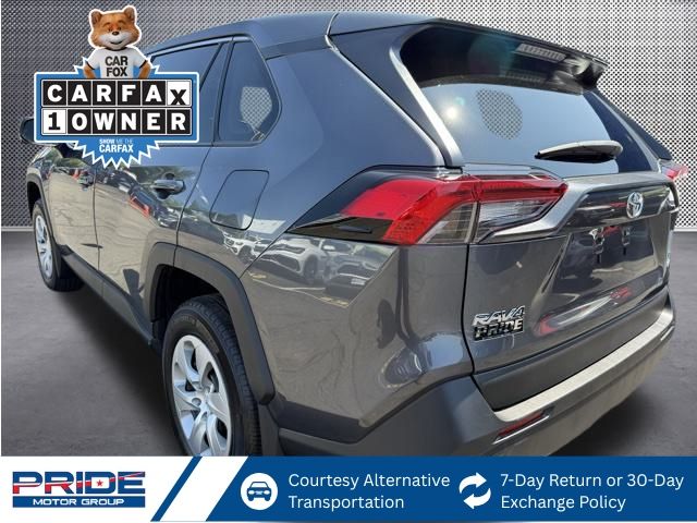 2022 Toyota RAV4 LE photo 3
