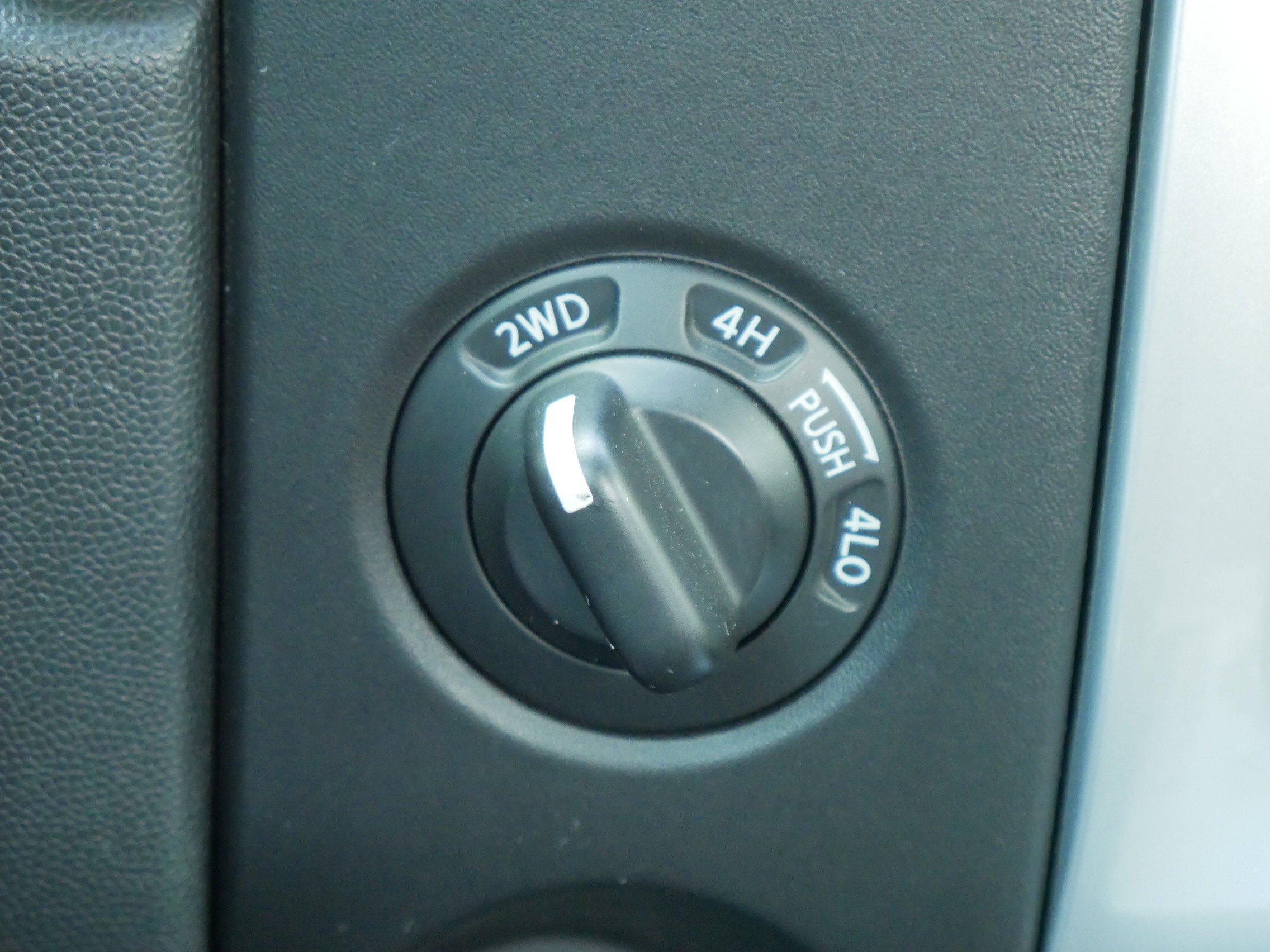 2013 Nissan Titan PRO-4X photo 9