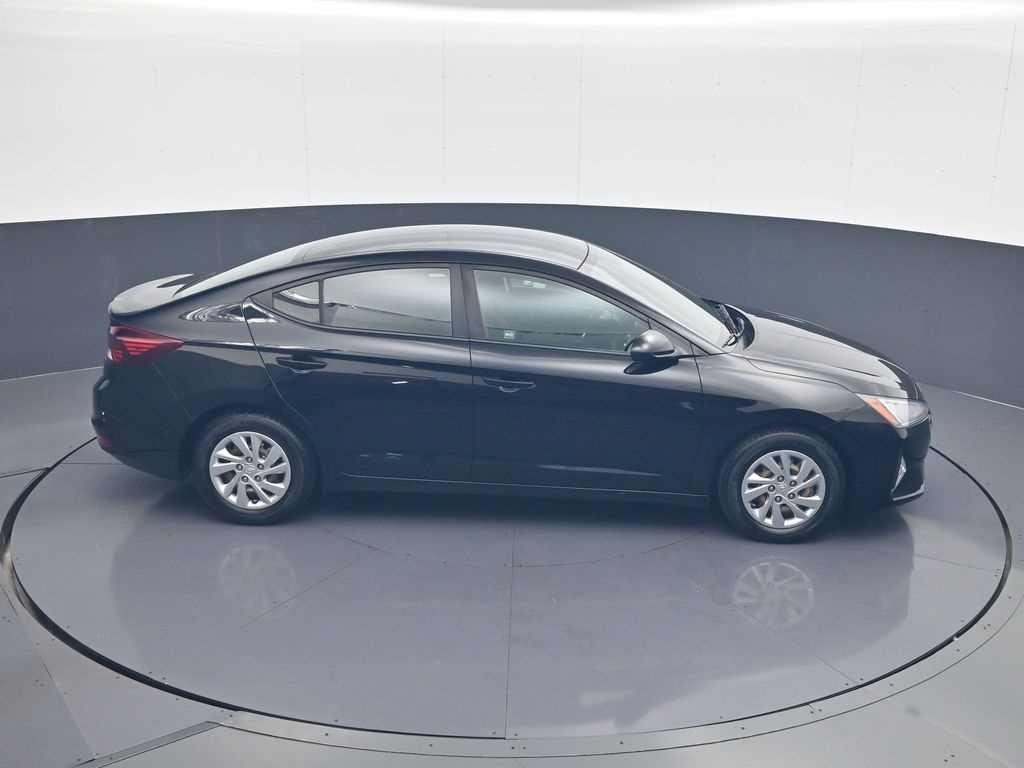 2019 Hyundai Elantra SE photo 16