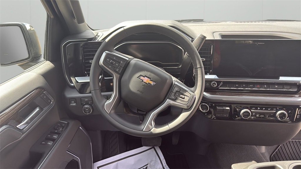 2025 Chevrolet Silverado 1500 LT photo 10