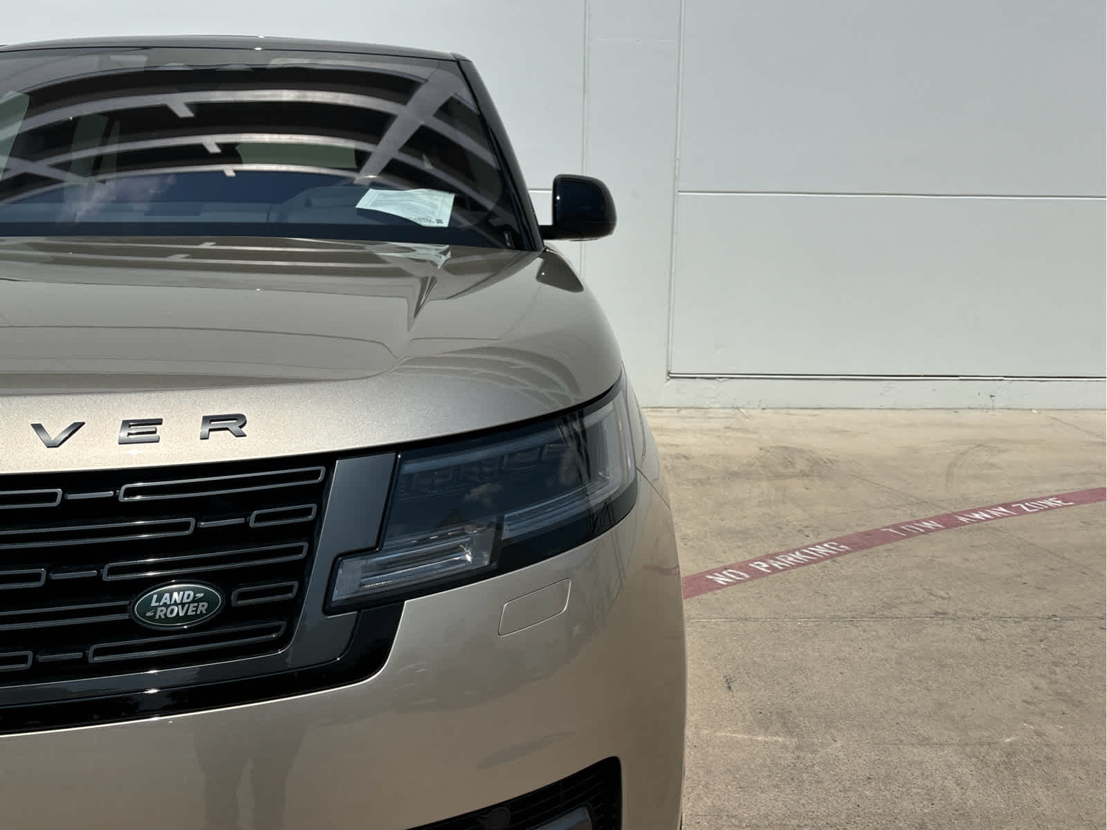 2023 Land Rover Range Rover SE photo 6