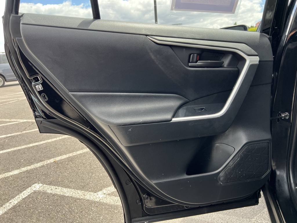 2020 Toyota RAV4 Hybrid LE photo 24