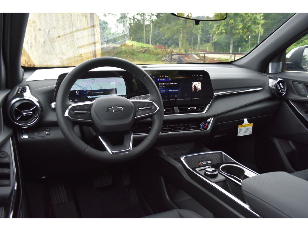 2026 Chevrolet Equinox photo 9