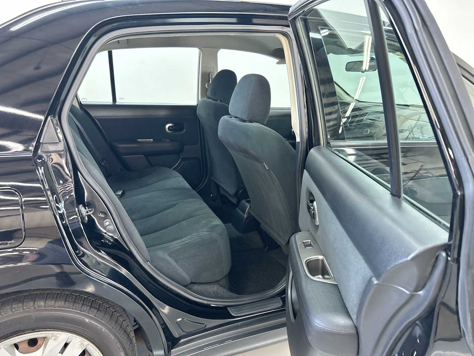 2011 Nissan Versa 1.8 S photo 17