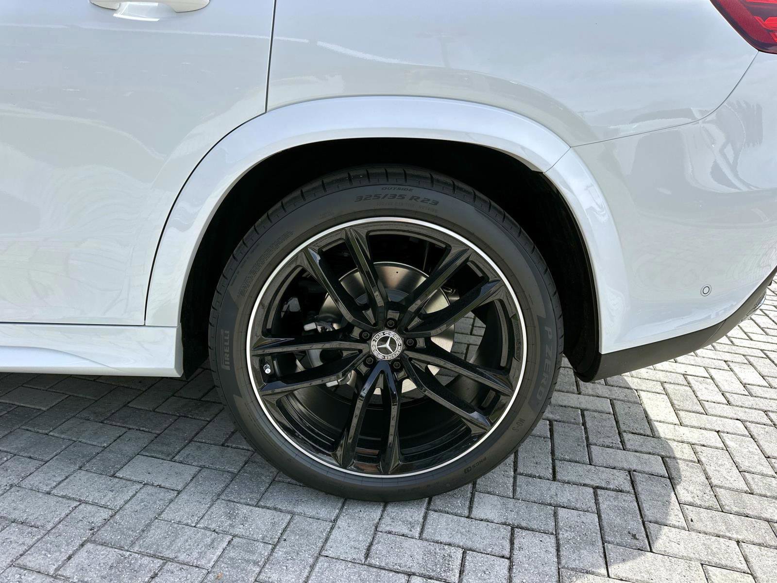 2026 Mercedes Benz GLS 450 4MATIC photo 11