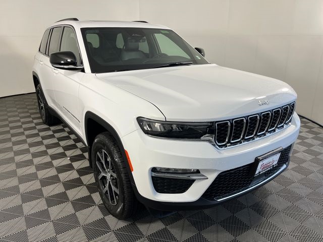 2025 Jeep Grand Cherokee Limited photo 2