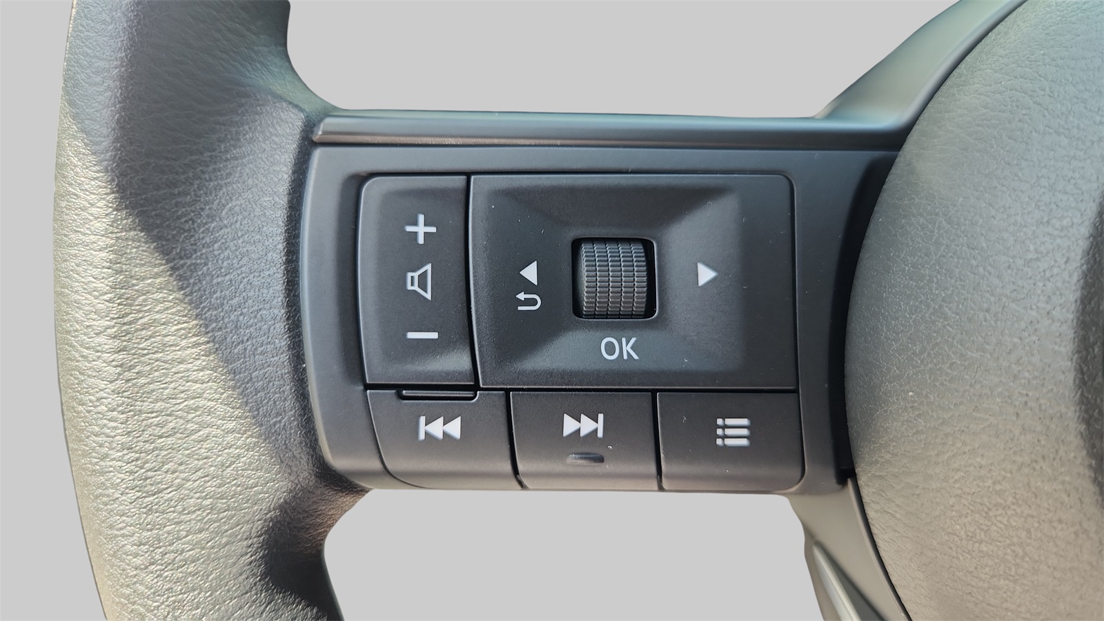 2025 Nissan Kicks SV photo 21