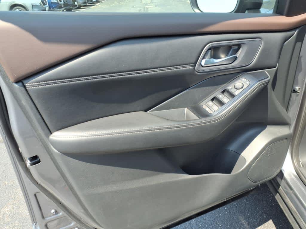 2023 Nissan Rogue SV photo 10