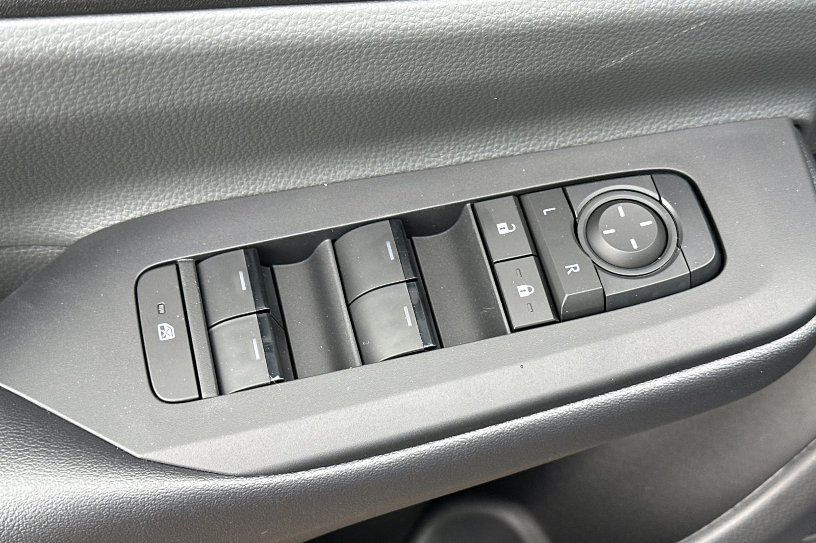 2026 Toyota Prius LE photo 12