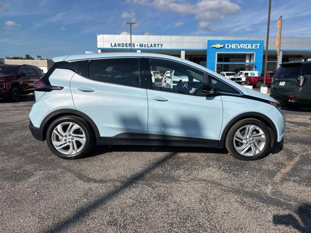 2023 Chevrolet Bolt EV 1LT photo 2