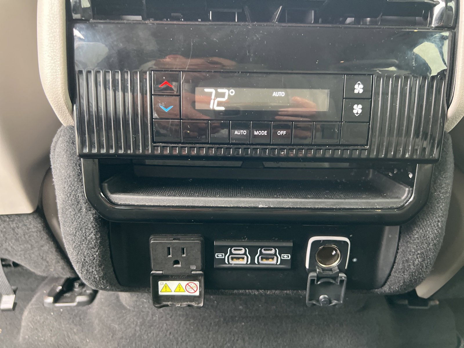 2024 Jeep Wagoneer L Series II photo 24