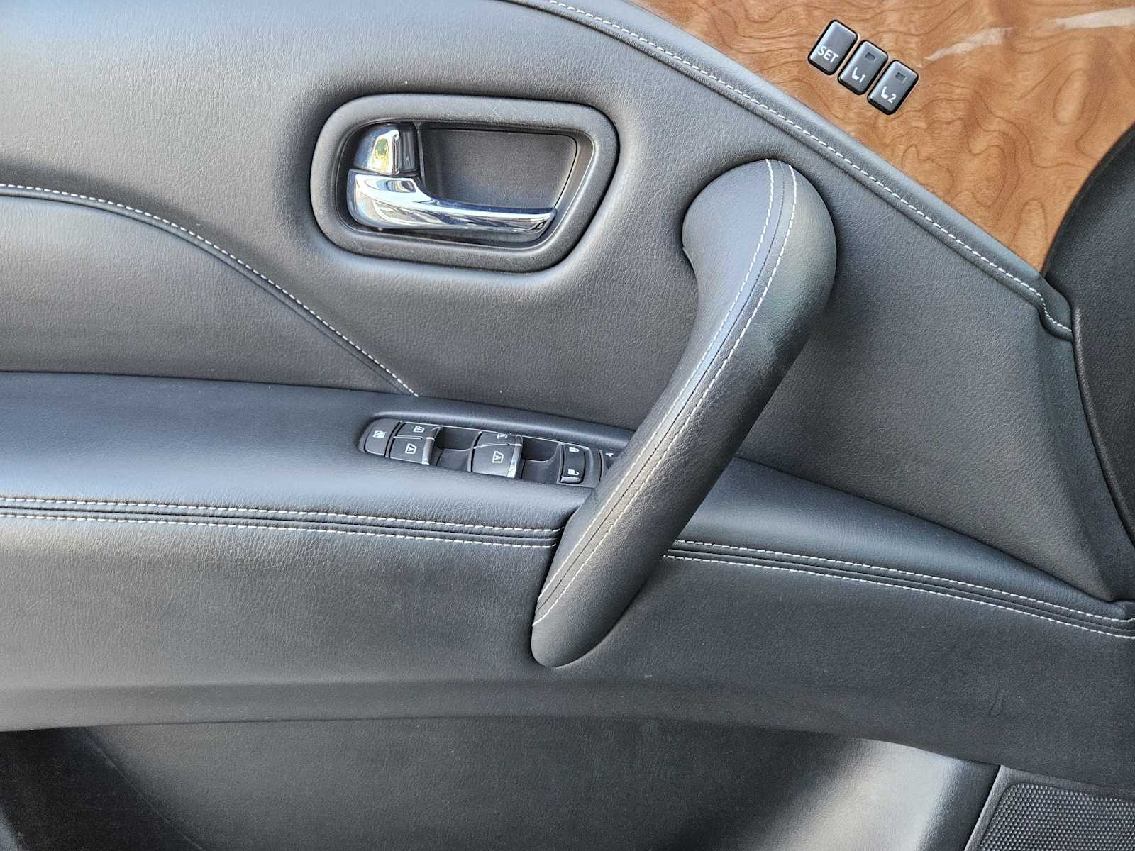 2019 Infiniti QX80 Luxe photo 11
