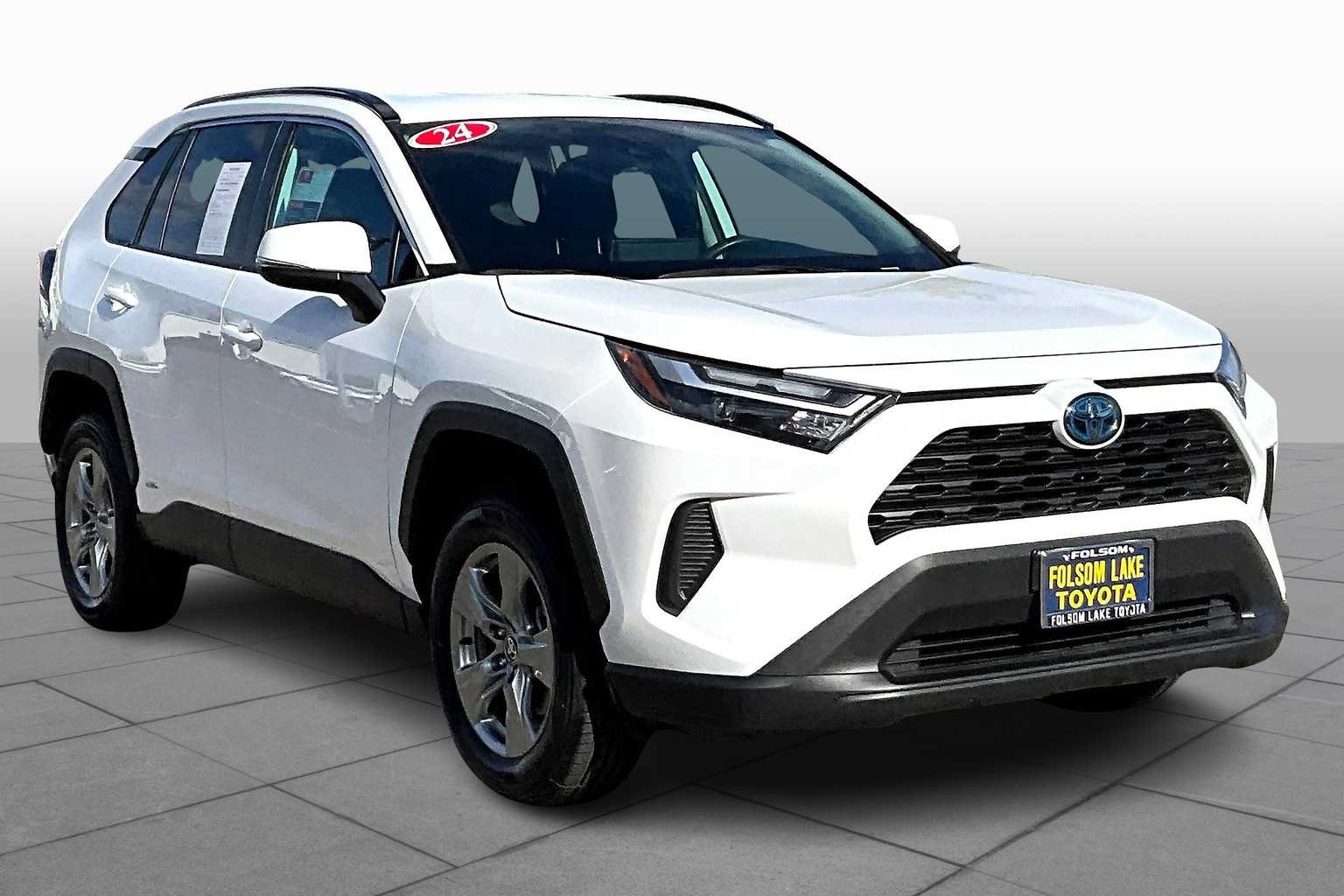 2024 Toyota RAV4 Hybrid XLE photo 2