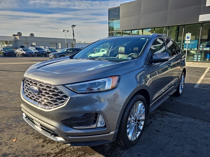 2021 Ford Edge Titanium photo 3