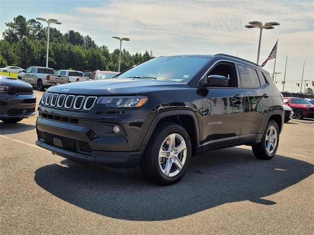 2024 Jeep Compass Latitude photo 3