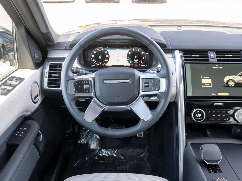 2024 Land Rover Discovery SE photo 12