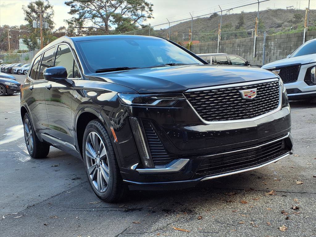 2025 Cadillac XT6 Premium Luxury photo 3