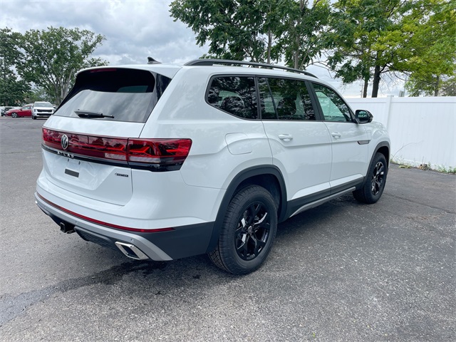 2025 Volkswagen Atlas Peak Edition SE Technology photo 2