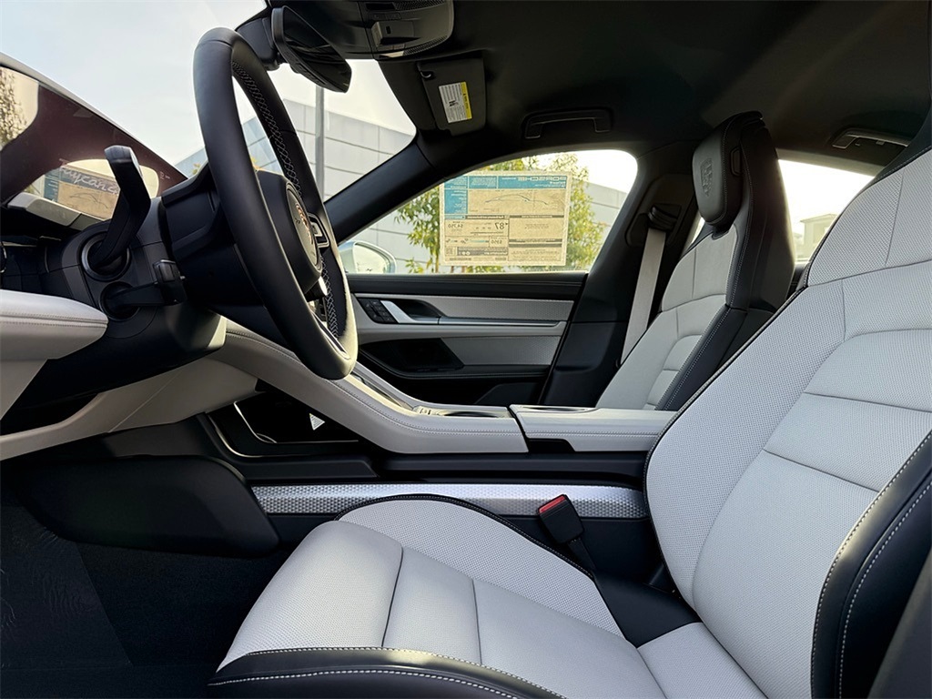 2025 Porsche Taycan 4S photo 16
