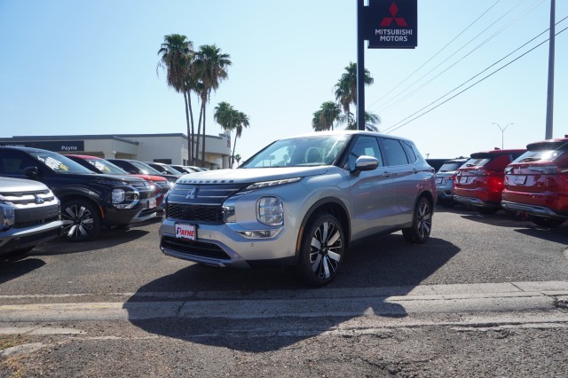 2025 Mitsubishi Outlander SE's photo