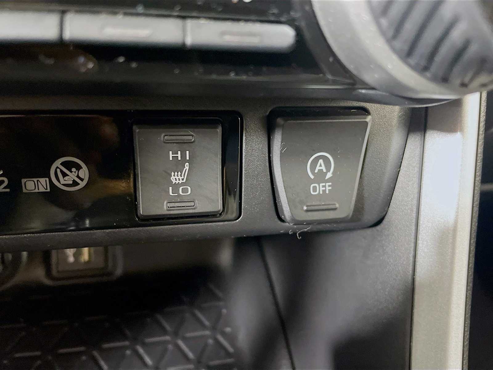 2023 Toyota RAV4 XLE photo 17