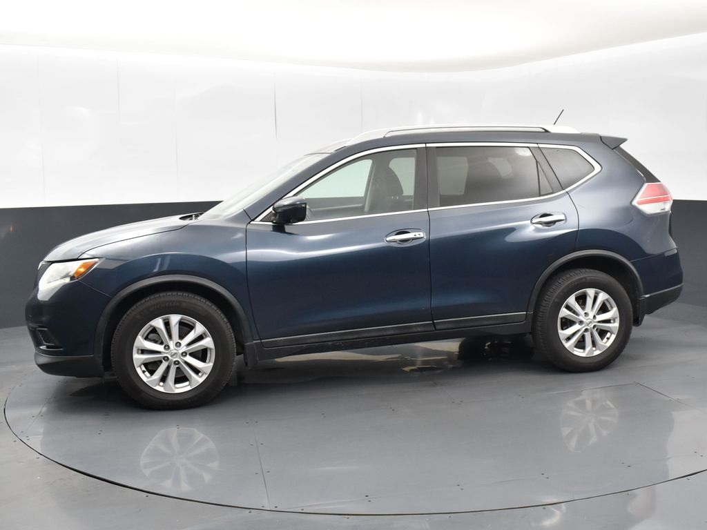 2016 Nissan Rogue SV photo 2