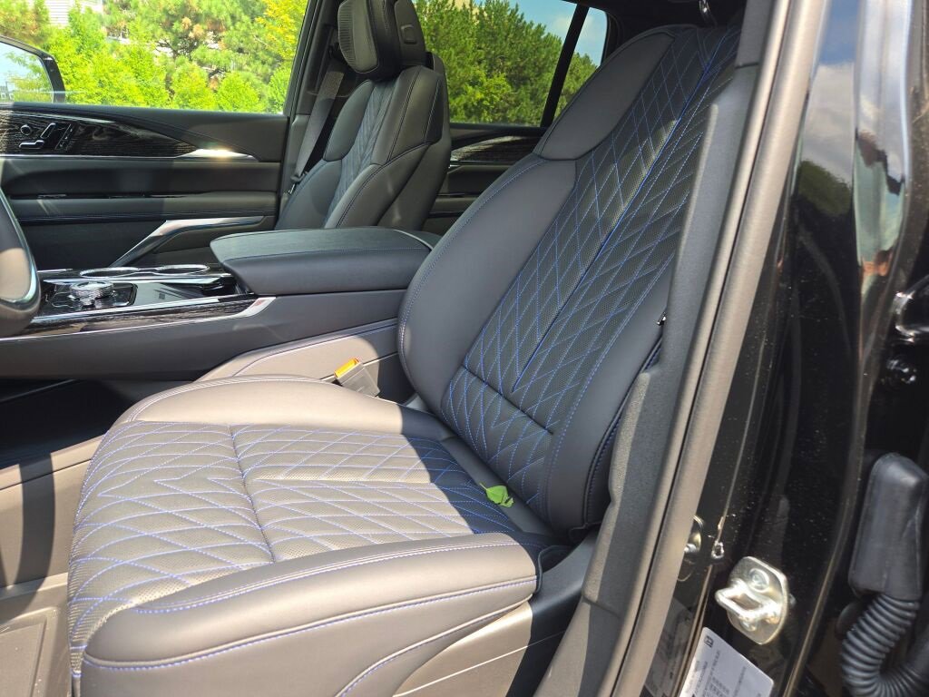 2026 Cadillac Escalade IQ Luxury photo 22