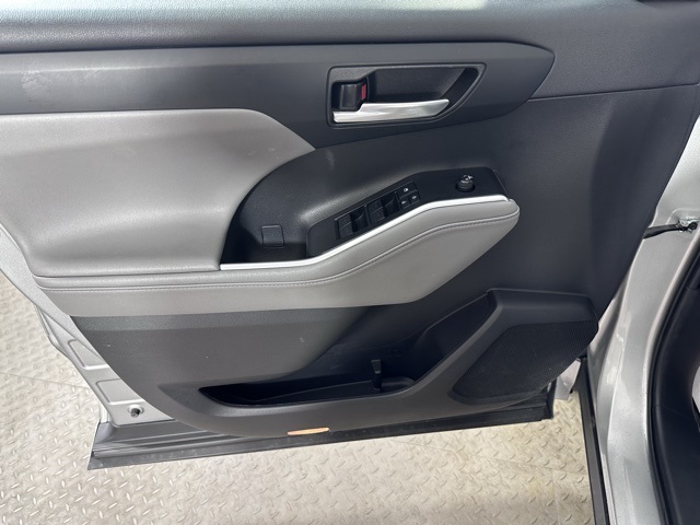 2021 Toyota Highlander XLE photo 16