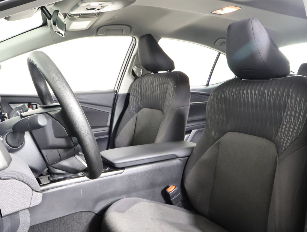 2025 Toyota Camry LE photo 7