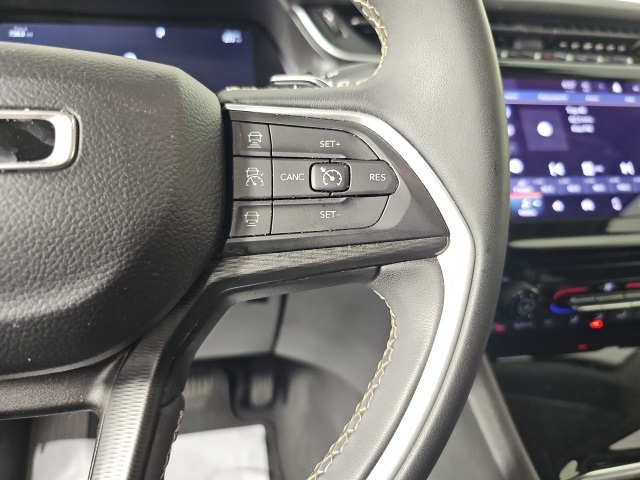 2023 Jeep Grand Cherokee Laredo Altitude photo 14
