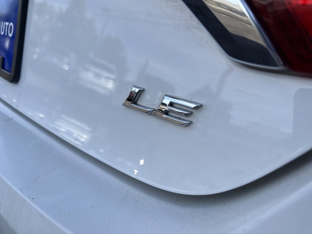 2017 Toyota Camry LE photo 16