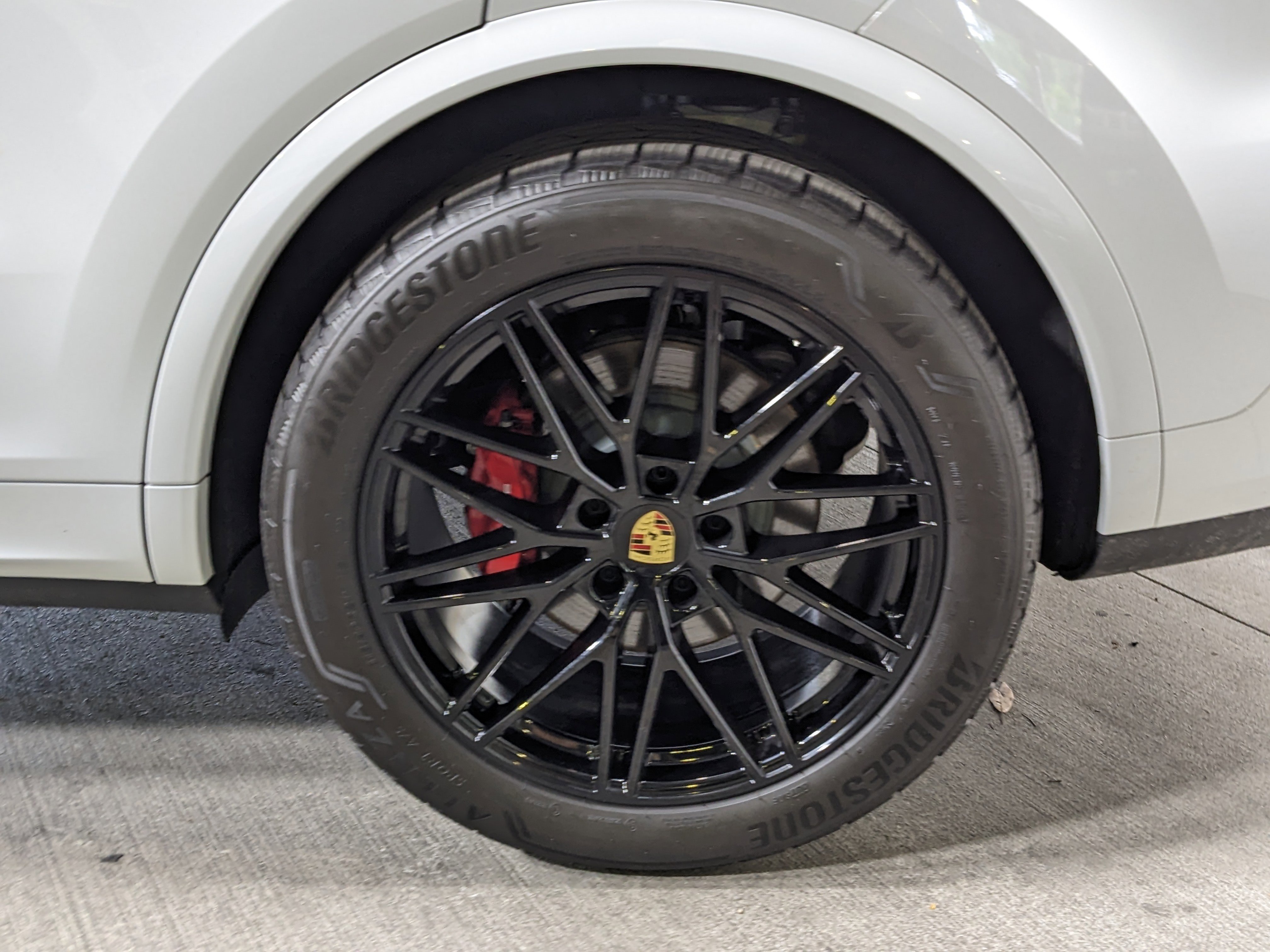 2024 Porsche Cayenne S photo 4
