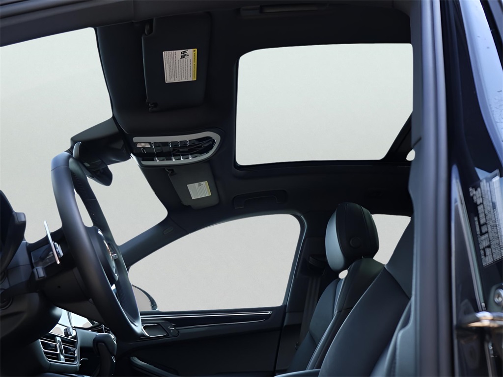 2022 Porsche Macan S photo 35